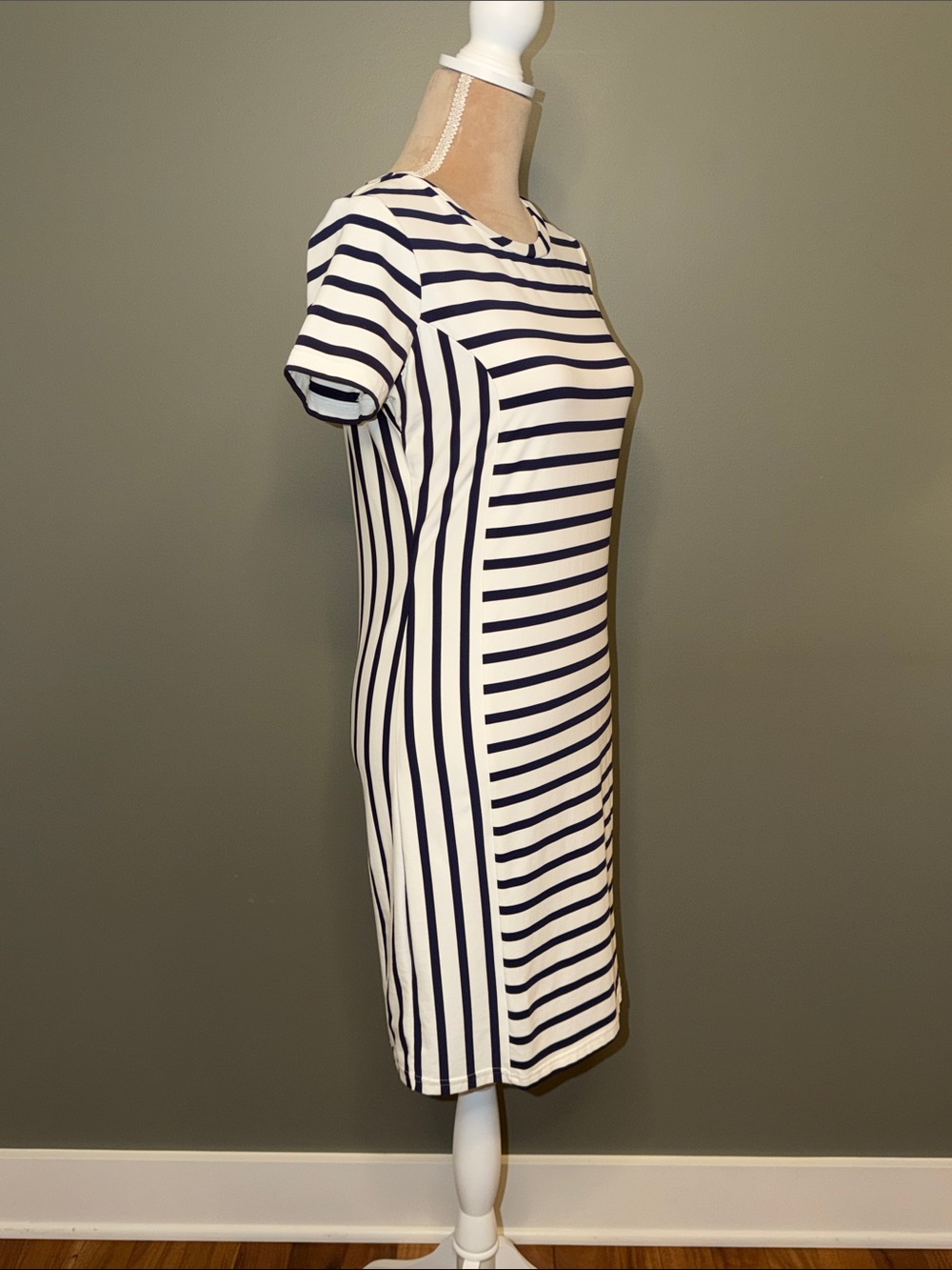 Southern Tide Pippa Navy and White Striped Short-Sleeve Performance Dress Size S - Picture 4 of 9